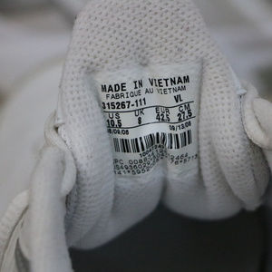 Nike Shoes - Woman's Nike White Tennis Shoes 10.5 Nike Shoes - Woman's Nike White Tennis Shoes 10.5
